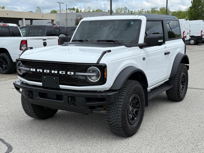 Ford Bronco Vehicle Full-screen Gallery Image 08