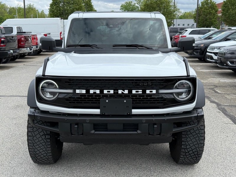 Ford Bronco Vehicle Full-screen Gallery Image 09
