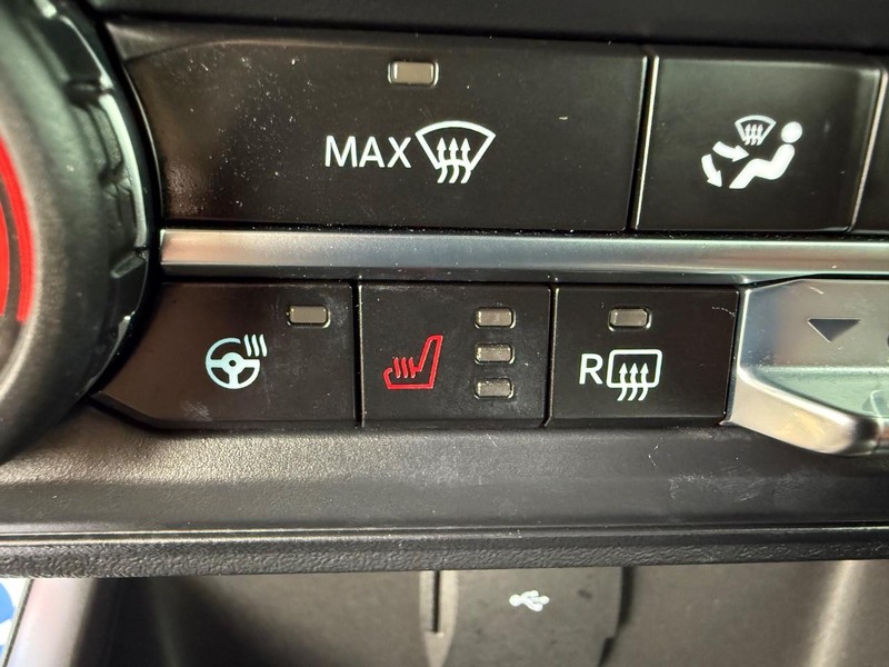 Ford Bronco Vehicle Full-screen Gallery Image 16