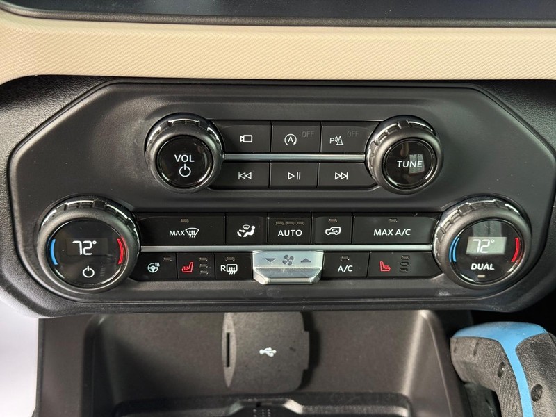 Ford Bronco Vehicle Full-screen Gallery Image 19