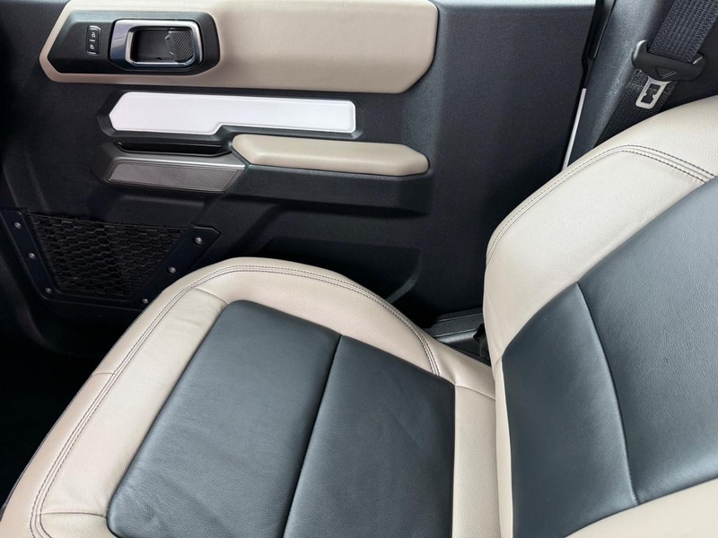 Ford Bronco Vehicle Full-screen Gallery Image 21