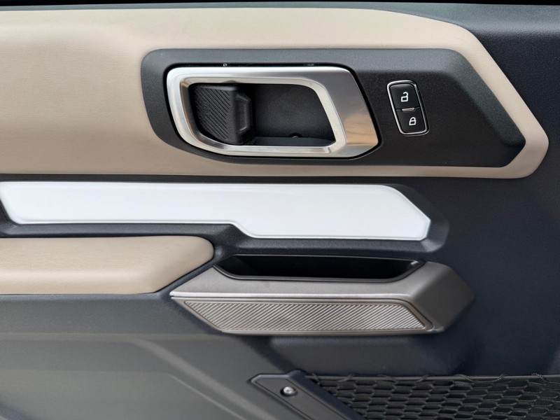 Ford Bronco Vehicle Full-screen Gallery Image 24