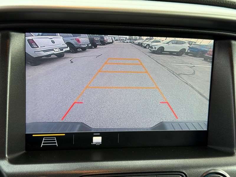 Chevrolet Colorado Vehicle Full-screen Gallery Image 16