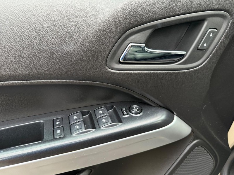 Chevrolet Colorado Vehicle Full-screen Gallery Image 23