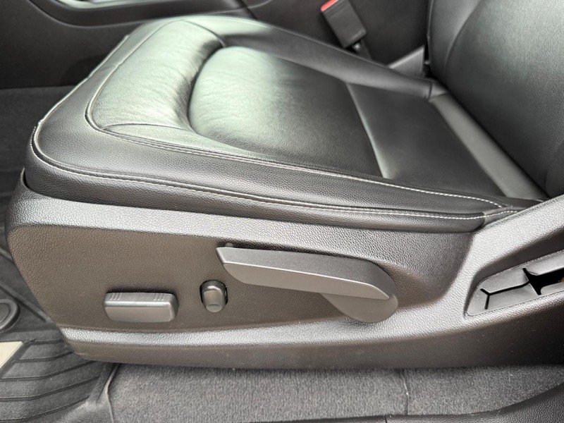 Chevrolet Colorado Vehicle Full-screen Gallery Image 24