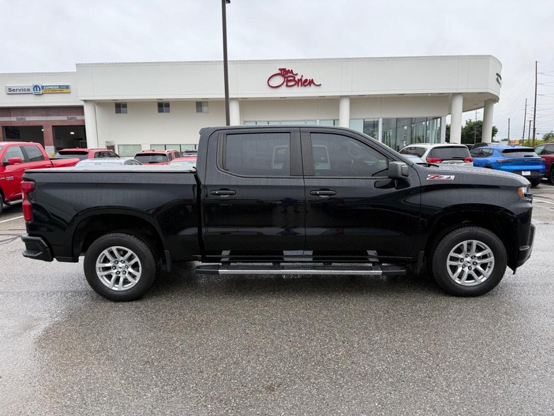 Chevrolet Silverado 1500 Vehicle Full-screen Gallery Image 02