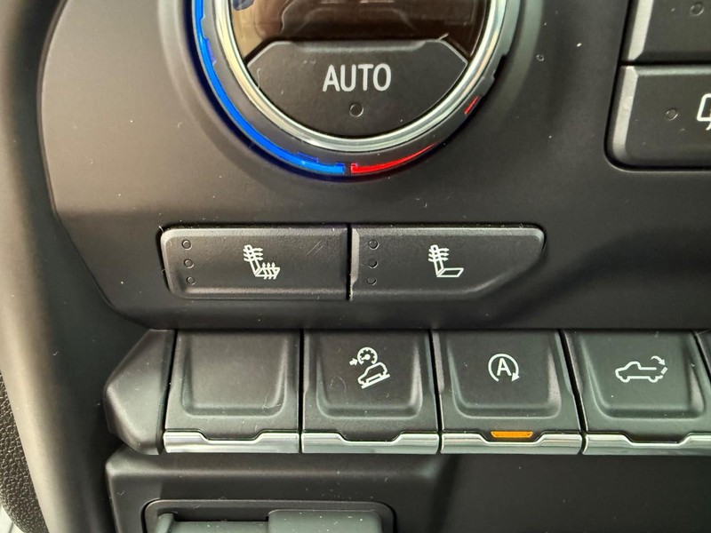 Chevrolet Silverado 1500 Vehicle Full-screen Gallery Image 16