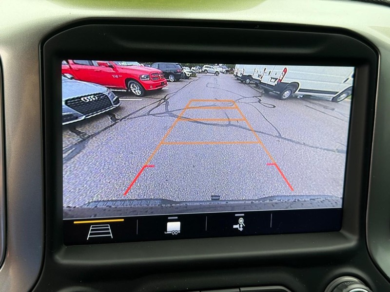 Chevrolet Silverado 1500 Vehicle Full-screen Gallery Image 18