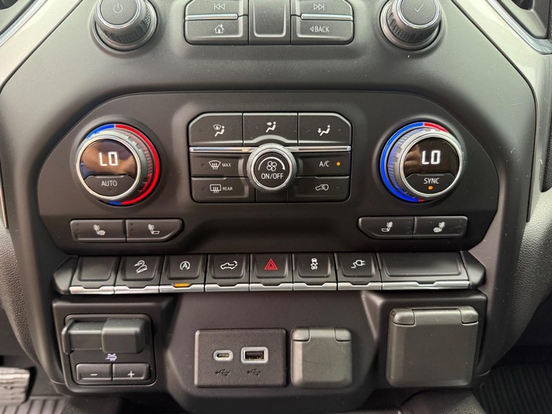 Chevrolet Silverado 1500 Vehicle Full-screen Gallery Image 19