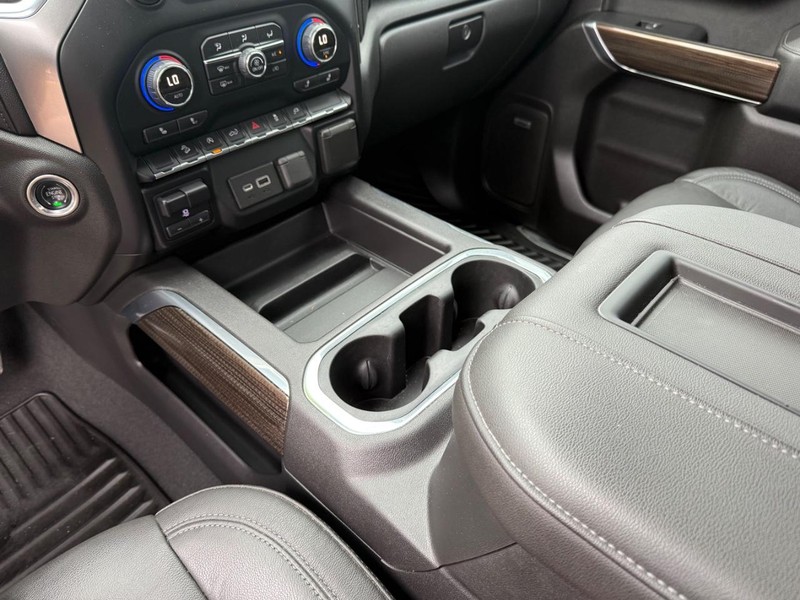 Chevrolet Silverado 1500 Vehicle Full-screen Gallery Image 20