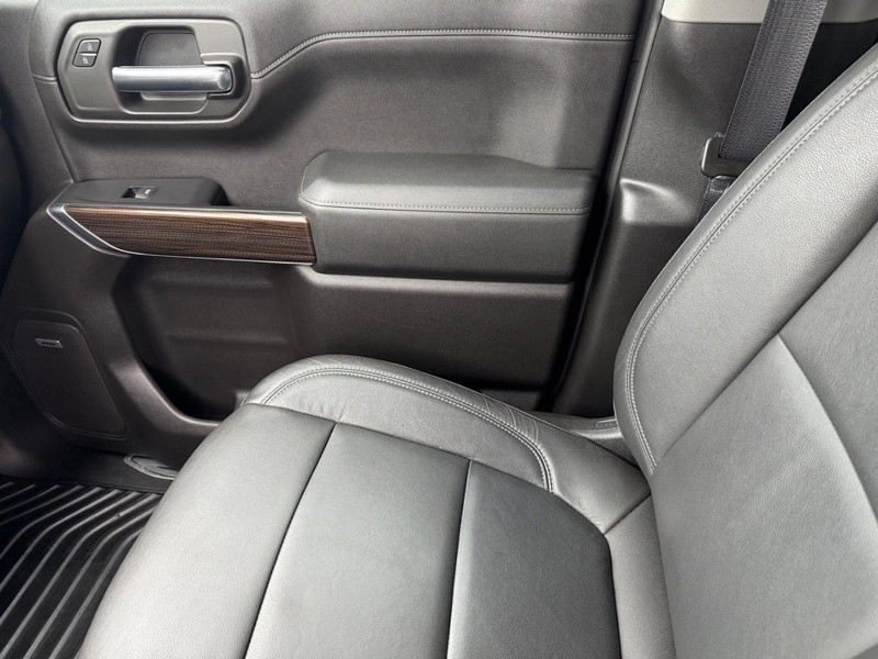 Chevrolet Silverado 1500 Vehicle Full-screen Gallery Image 21