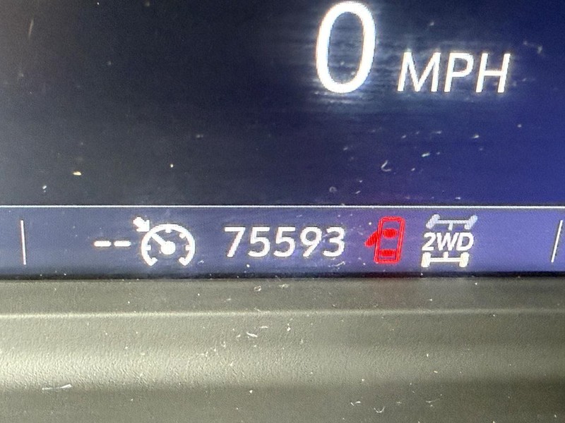 Chevrolet Silverado 1500 Vehicle Full-screen Gallery Image 23