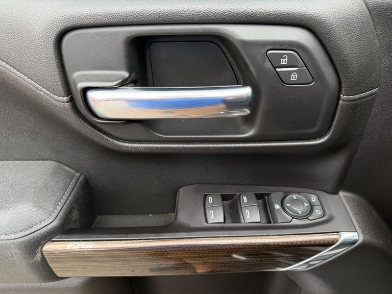 Chevrolet Silverado 1500 Vehicle Full-screen Gallery Image 24