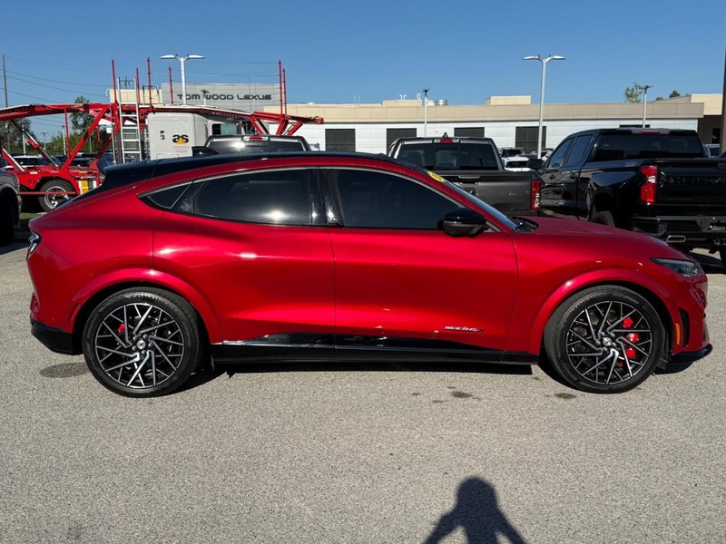 Ford Mustang Mach-E Vehicle Full-screen Gallery Image 02