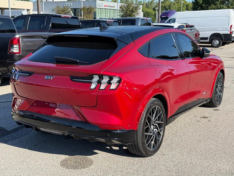 Ford Mustang Mach-E Vehicle Full-screen Gallery Image 03