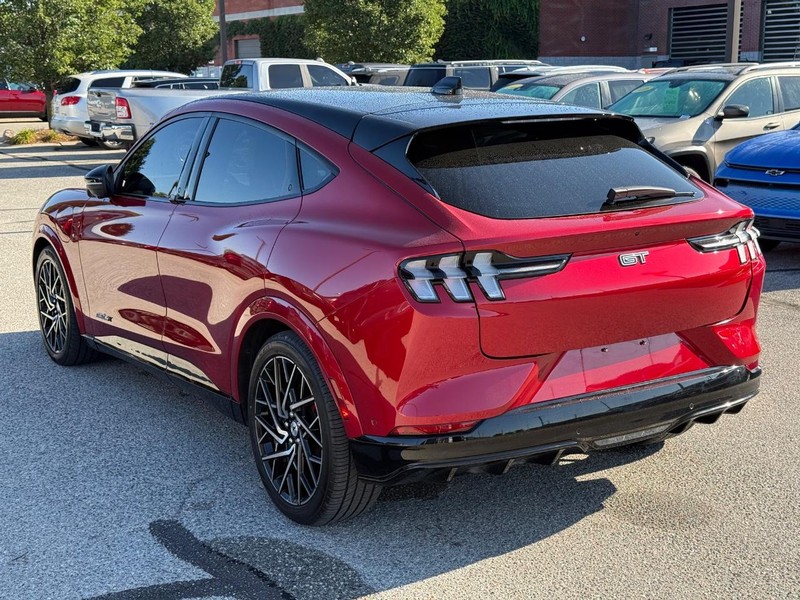 Ford Mustang Mach-E Vehicle Full-screen Gallery Image 05