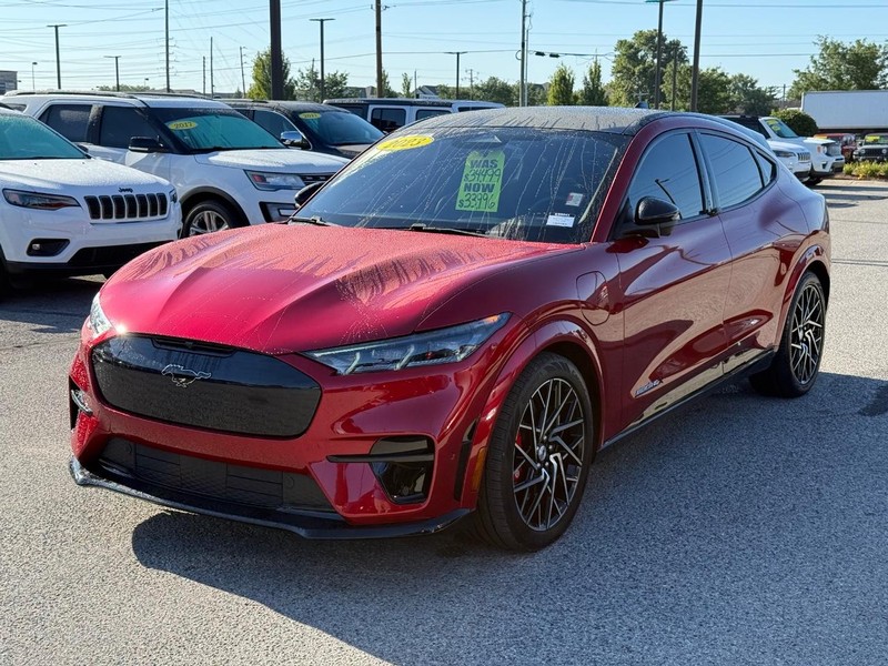 Ford Mustang Mach-E Vehicle Full-screen Gallery Image 09