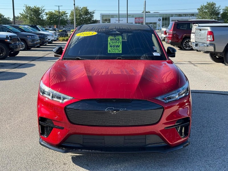 Ford Mustang Mach-E Vehicle Full-screen Gallery Image 10