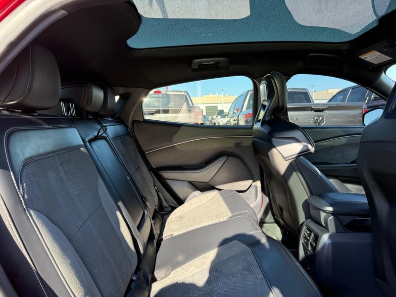 Ford Mustang Mach-E Vehicle Full-screen Gallery Image 11