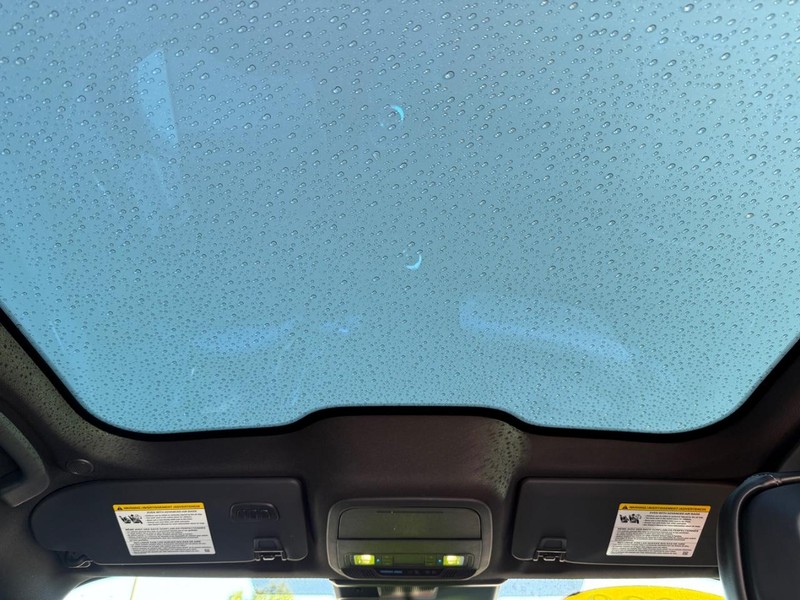 Ford Mustang Mach-E Vehicle Full-screen Gallery Image 12