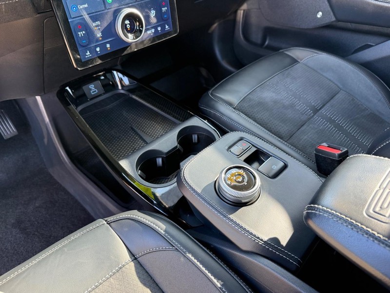 Ford Mustang Mach-E Vehicle Full-screen Gallery Image 21