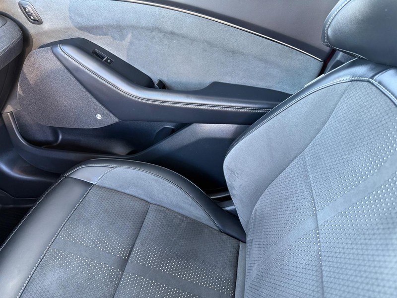 Ford Mustang Mach-E Vehicle Full-screen Gallery Image 22