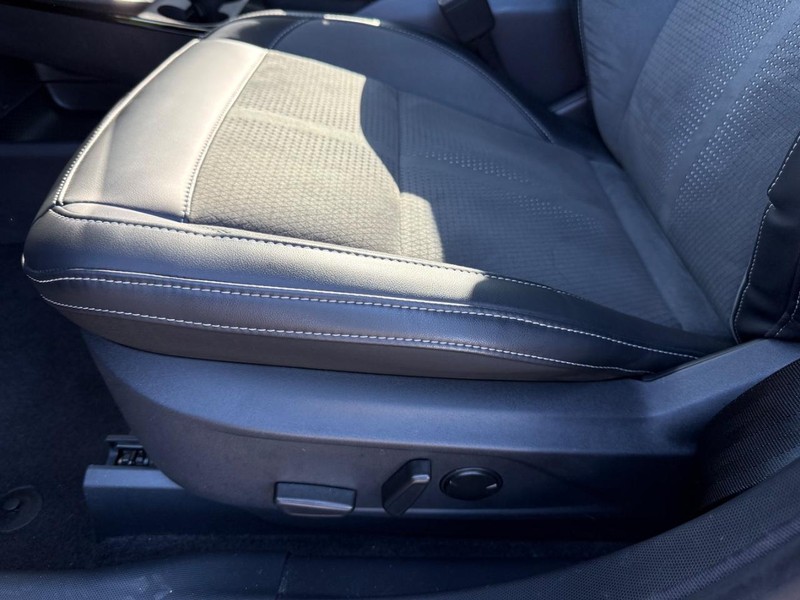 Ford Mustang Mach-E Vehicle Full-screen Gallery Image 26