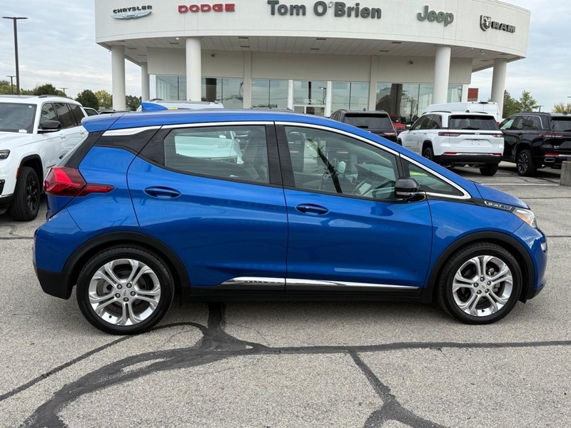 Chevrolet Bolt EV Vehicle Full-screen Gallery Image 02