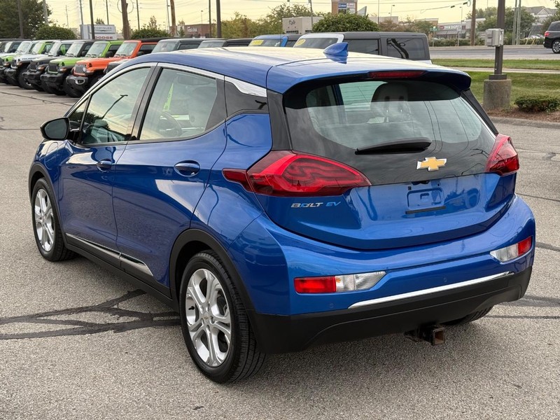 Chevrolet Bolt EV Vehicle Full-screen Gallery Image 05