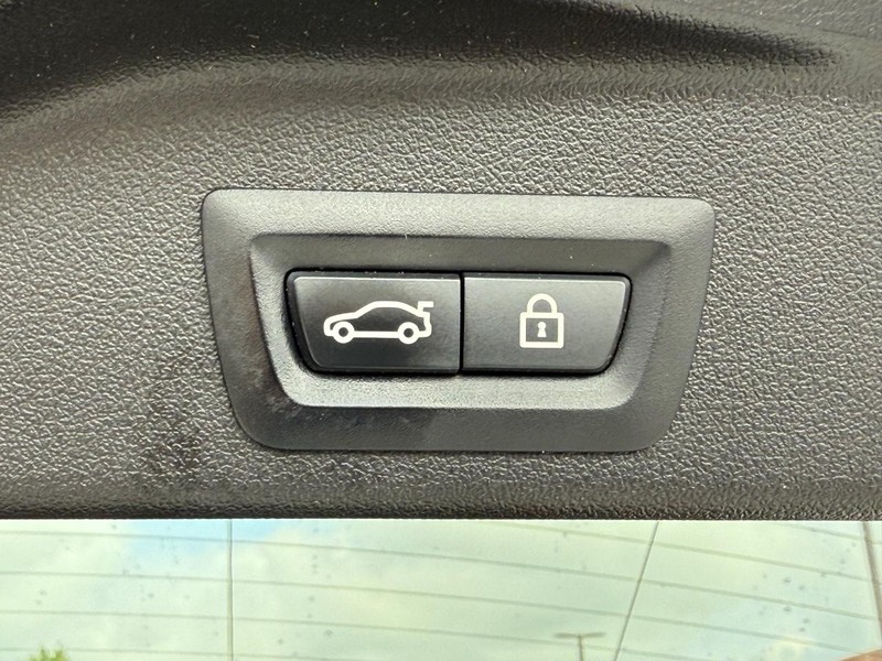 BMW X5 Vehicle Full-screen Gallery Image 08