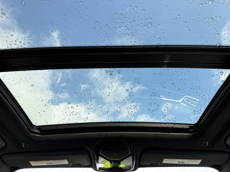 BMW X5 Vehicle Full-screen Gallery Image 12