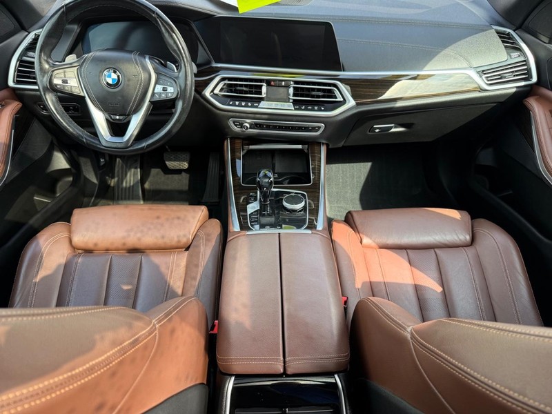 BMW X5 Vehicle Full-screen Gallery Image 13