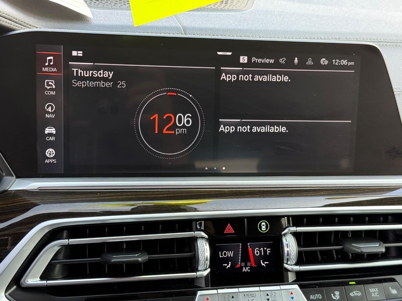 BMW X5 Vehicle Full-screen Gallery Image 19