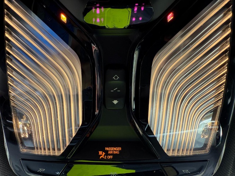 BMW X5 Vehicle Full-screen Gallery Image 24