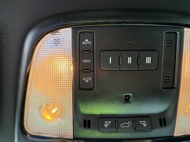 Dodge Durango Vehicle Full-screen Gallery Image 25