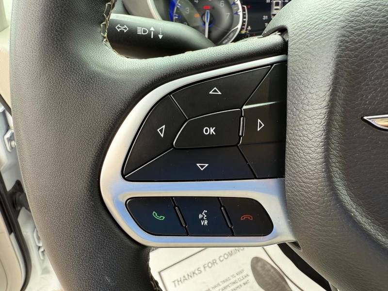 Chrysler Pacifica Vehicle Full-screen Gallery Image 15