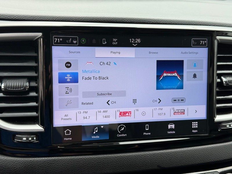 Chrysler Pacifica Vehicle Full-screen Gallery Image 18