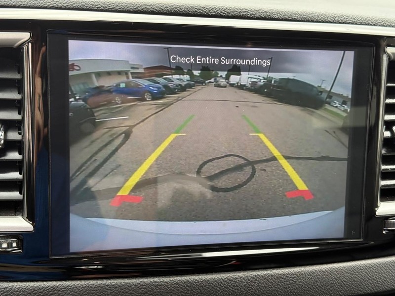 Chrysler Pacifica Vehicle Full-screen Gallery Image 19