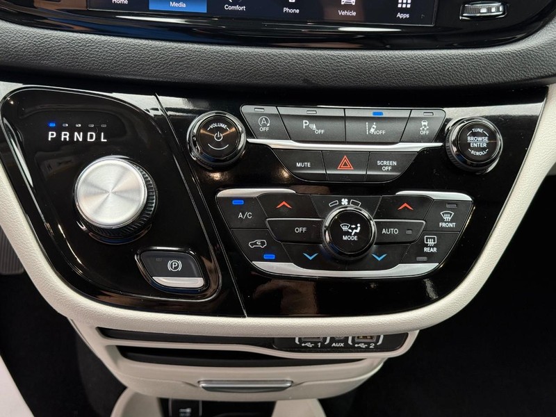 Chrysler Pacifica Vehicle Full-screen Gallery Image 20