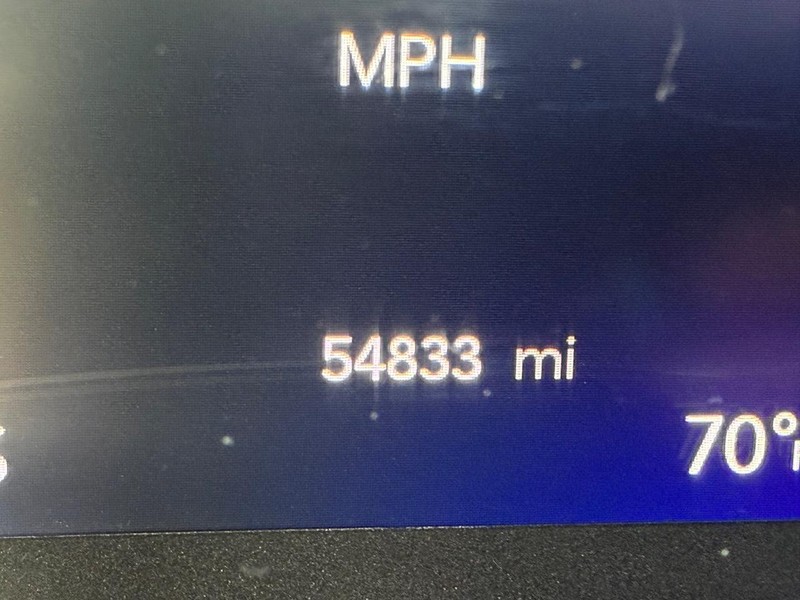 Chrysler Pacifica Vehicle Full-screen Gallery Image 24