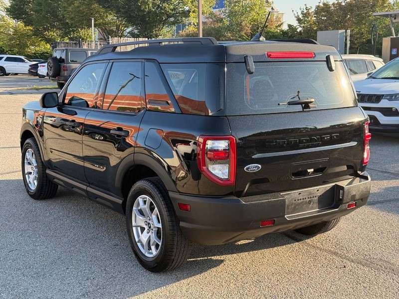 Ford Bronco Sport Vehicle Full-screen Gallery Image 05