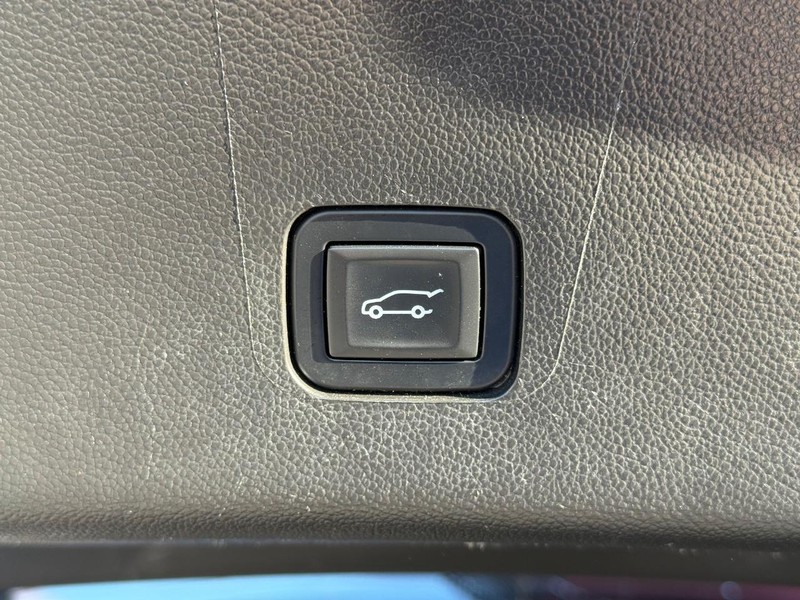 Chevrolet Traverse Vehicle Full-screen Gallery Image 08