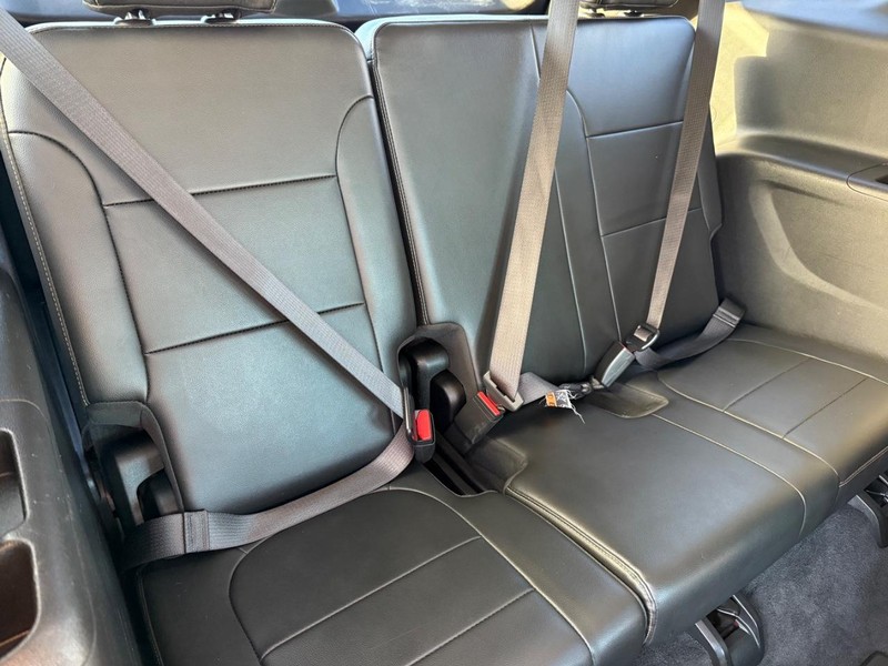 Chevrolet Traverse Vehicle Full-screen Gallery Image 12