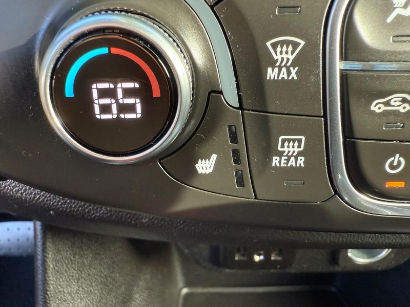 Chevrolet Traverse Vehicle Full-screen Gallery Image 18