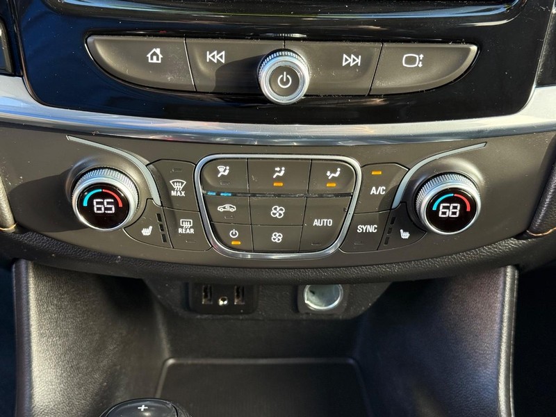 Chevrolet Traverse Vehicle Full-screen Gallery Image 21