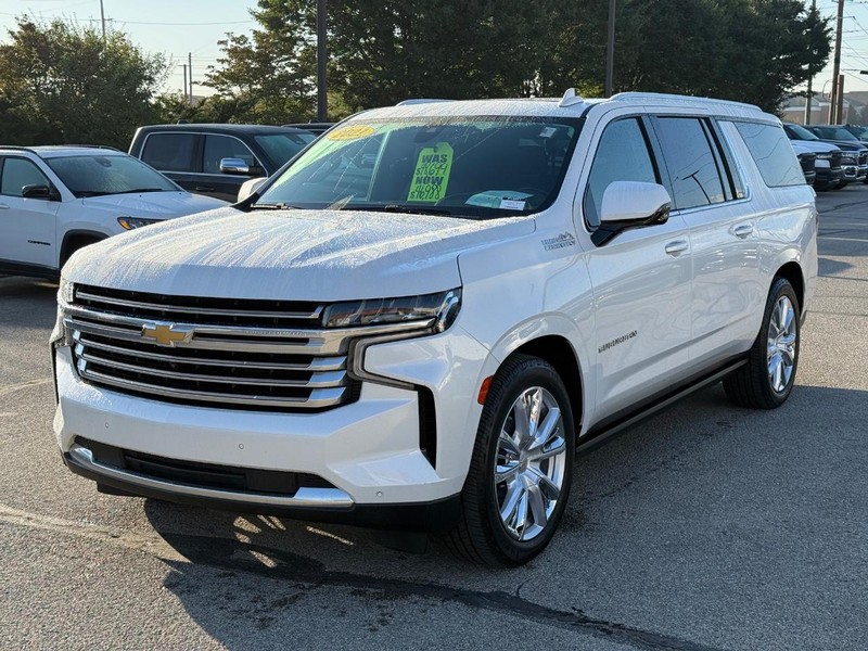 Chevrolet Suburban Vehicle Full-screen Gallery Image 09