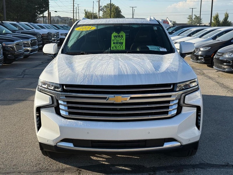 Chevrolet Suburban Vehicle Full-screen Gallery Image 10