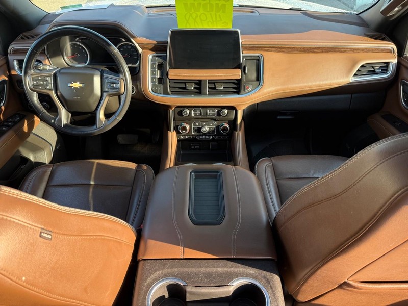 Chevrolet Suburban Vehicle Full-screen Gallery Image 14