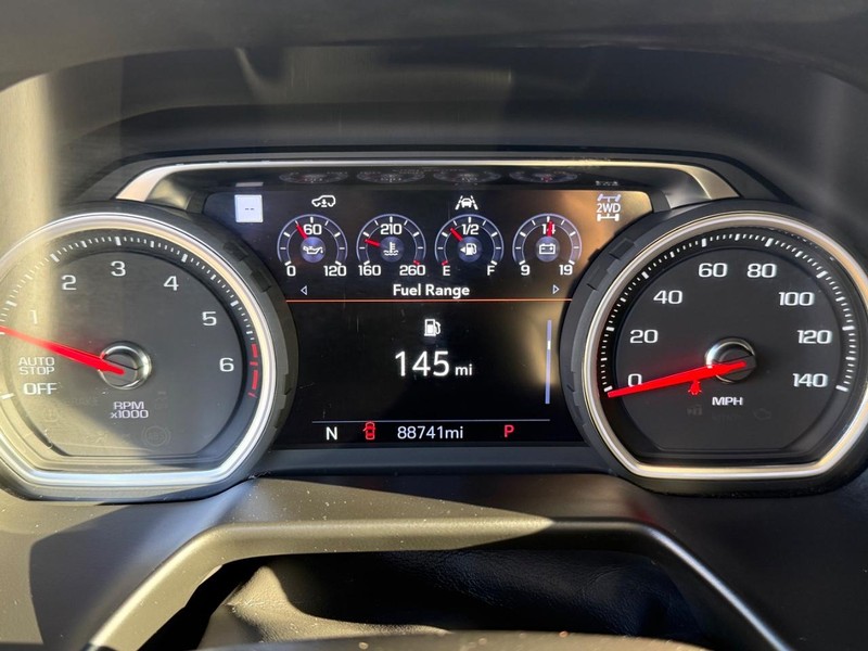 Chevrolet Suburban Vehicle Full-screen Gallery Image 26