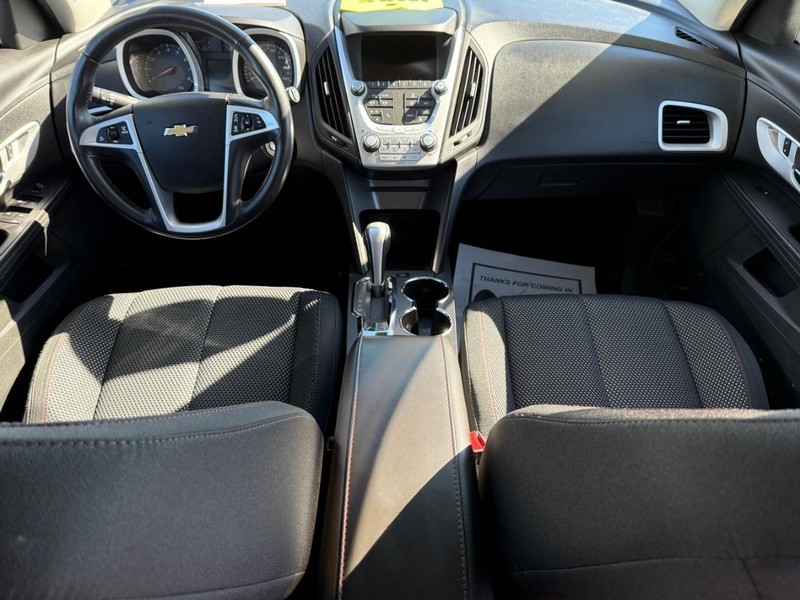 Chevrolet Equinox Vehicle Full-screen Gallery Image 11